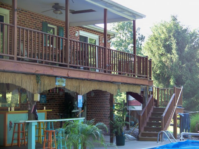 Railings are rotten. Not safe